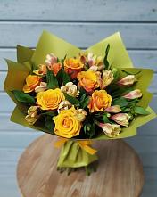 Букет цветов из:  Альстромерии и Розы в Борозде
