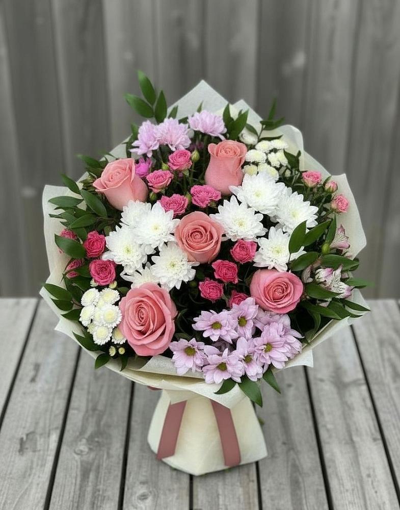 Букет цветов из: Альстромерии, Гвоздики, Розы и Хризантемы в Борозде