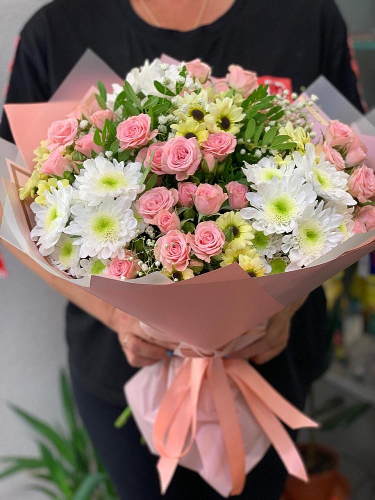 Букет цветов из: Розы и Хризантемы в Борозде