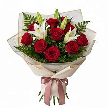 Букет цветов из:  Лилии и Розы в Борозде