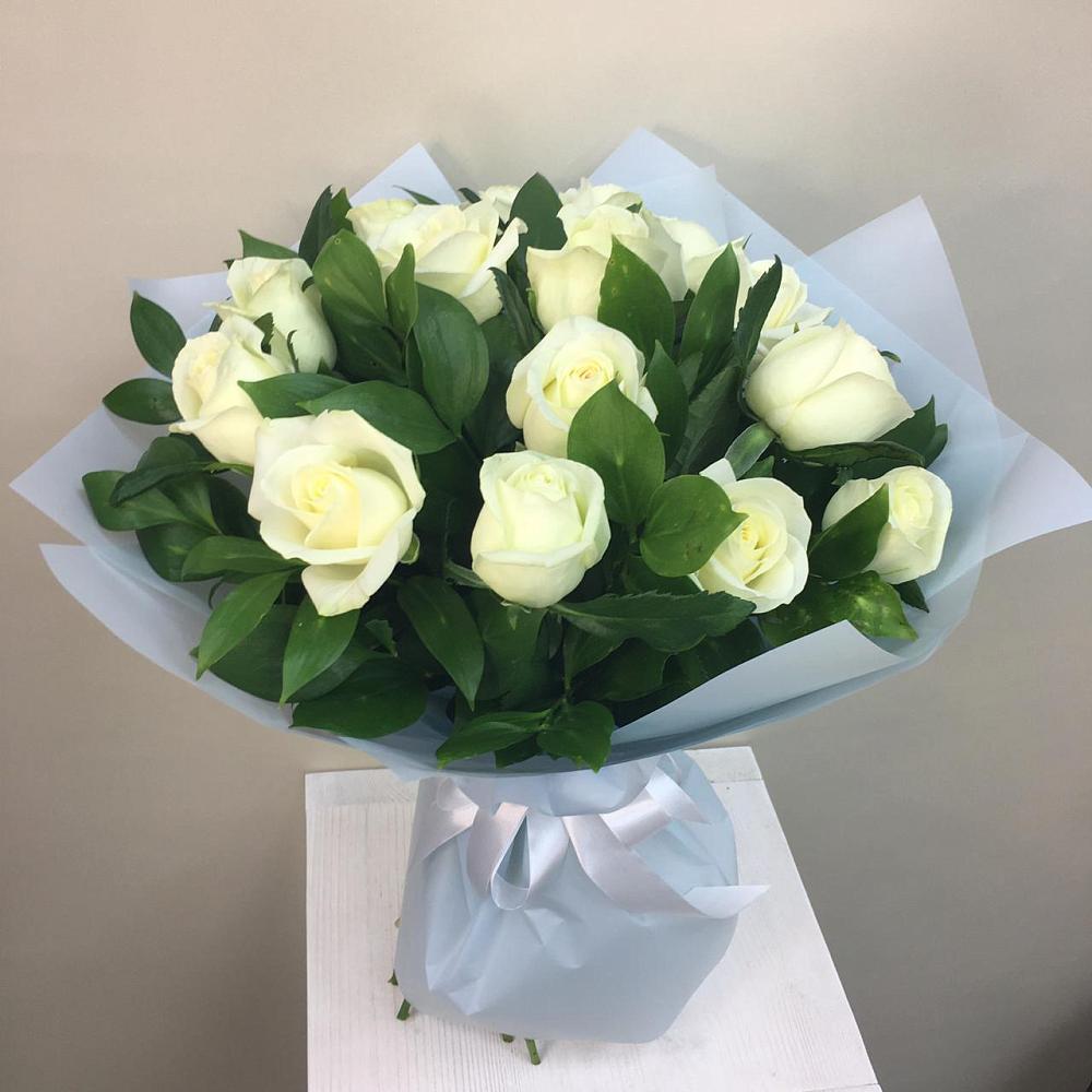 Букет 15 Белых роз Проуд в Борозде