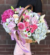 Композиция солнечный день в Борозде Цветочная композиция из Розы, Хризантемы, Пионы и Лизиантусы в корзине в Борозде