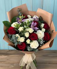 Букет цветов из:  Розы и Альстромерии в Борозде