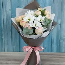Букет цветов из:  Хризантемы и Розы в Борозде