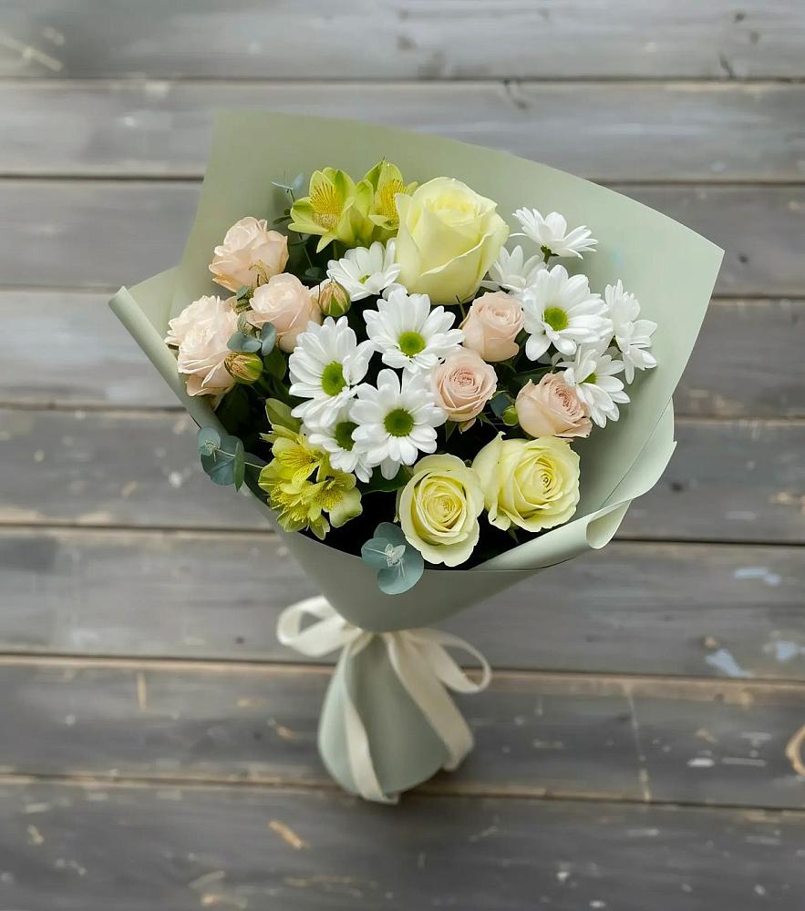 Букет цветов из: Альстромерии, Розы и Хризантемы в Борозде