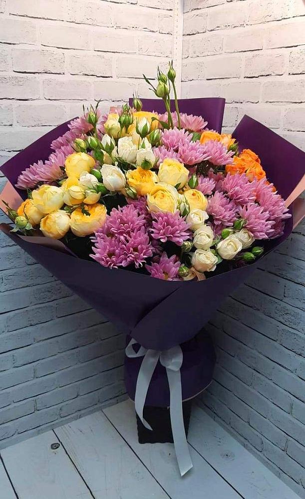 Букет цветов из: Хризантемы и Розы в Борозде