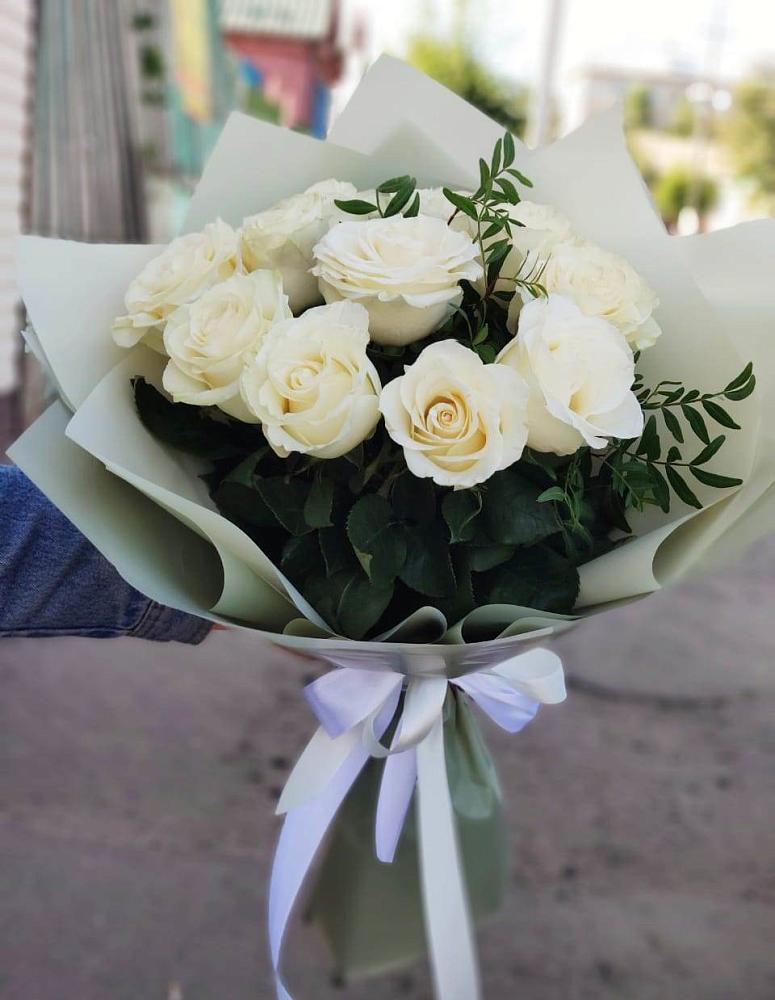 Букет Белые розы Проуд в Борозде