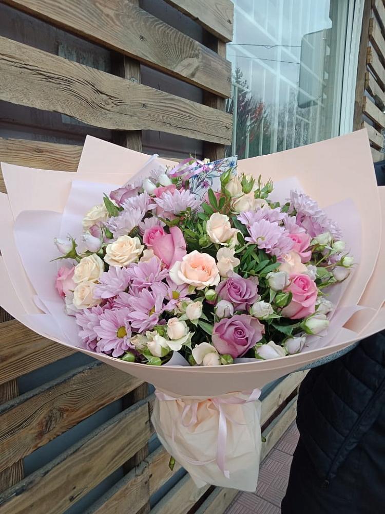 Букет цветов из: Розы и Хризантемы в Борозде