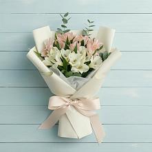 Букет цветов из:  Альстромерии в Борозде