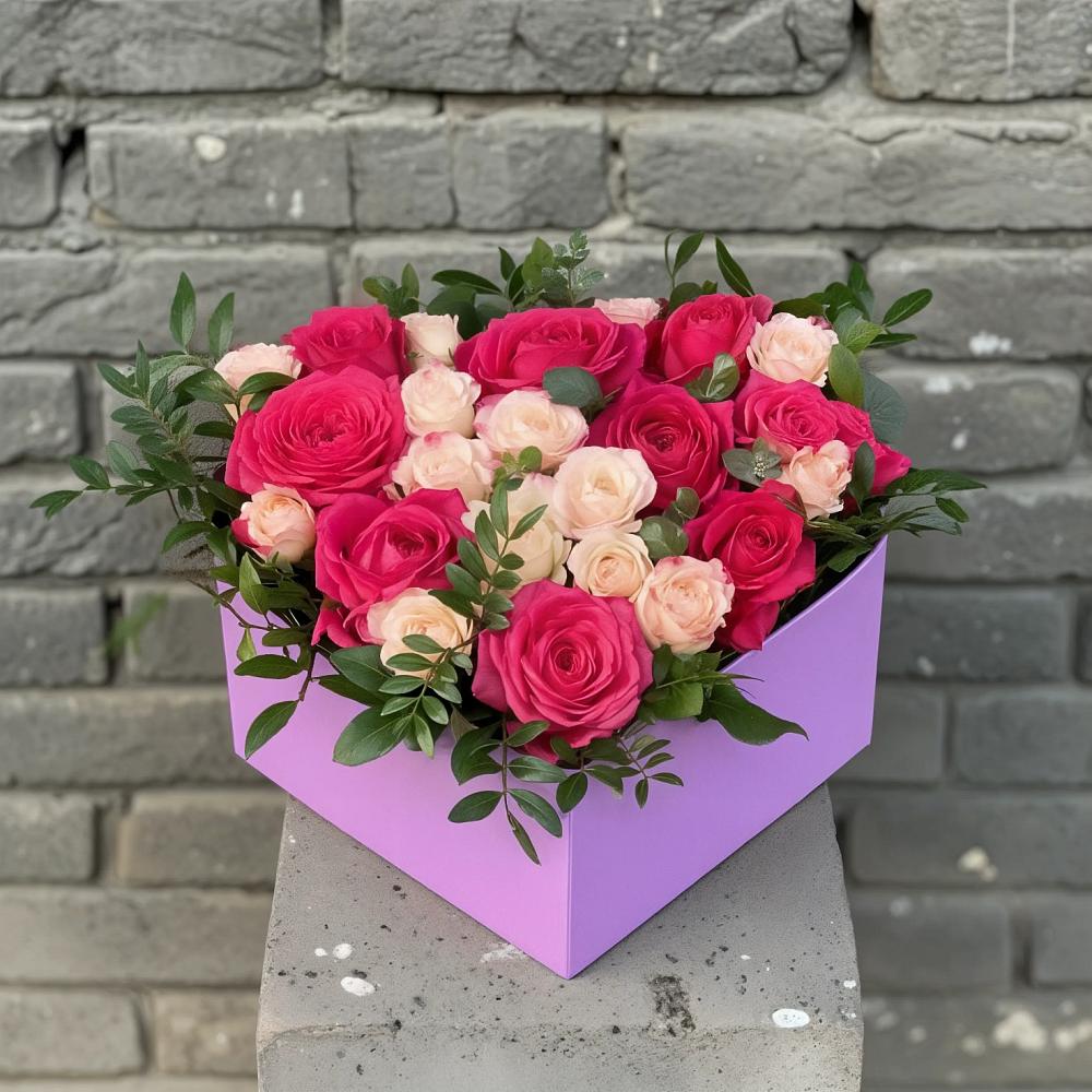 Цветочная композиция из Розы в коробке в Борозде