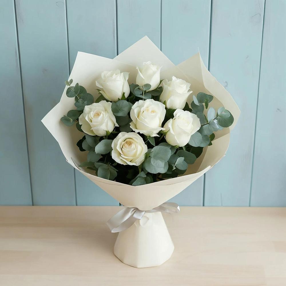 Букет Белые розы в Эвкалипте в Борозде