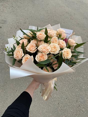 Букет Кремовые розы Латте в Борозде