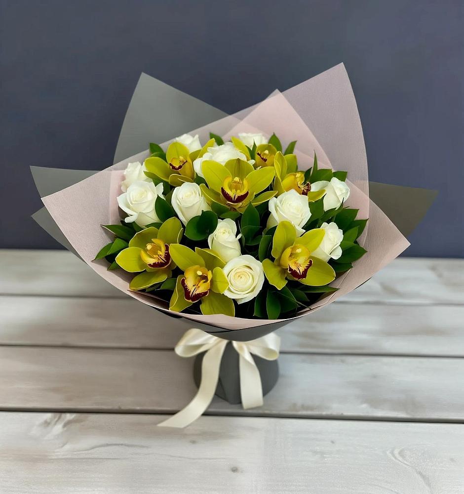 Букет цветов из: Орхидеи и Розы в Борозде