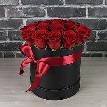 Цветочная композиция из Розы в шляпной коробке в Борозде