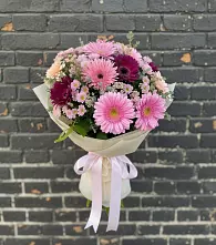 Букет цветов из:  Герберы и Хризантемы в Борозде