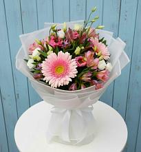 Букет цветов из:  Герберы, Альстромерии и Лизиантусы в Борозде