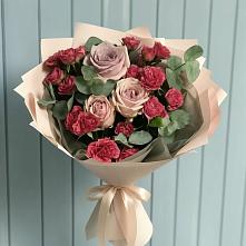 Букет цветов из:  Гвоздики и Розы в Борозде