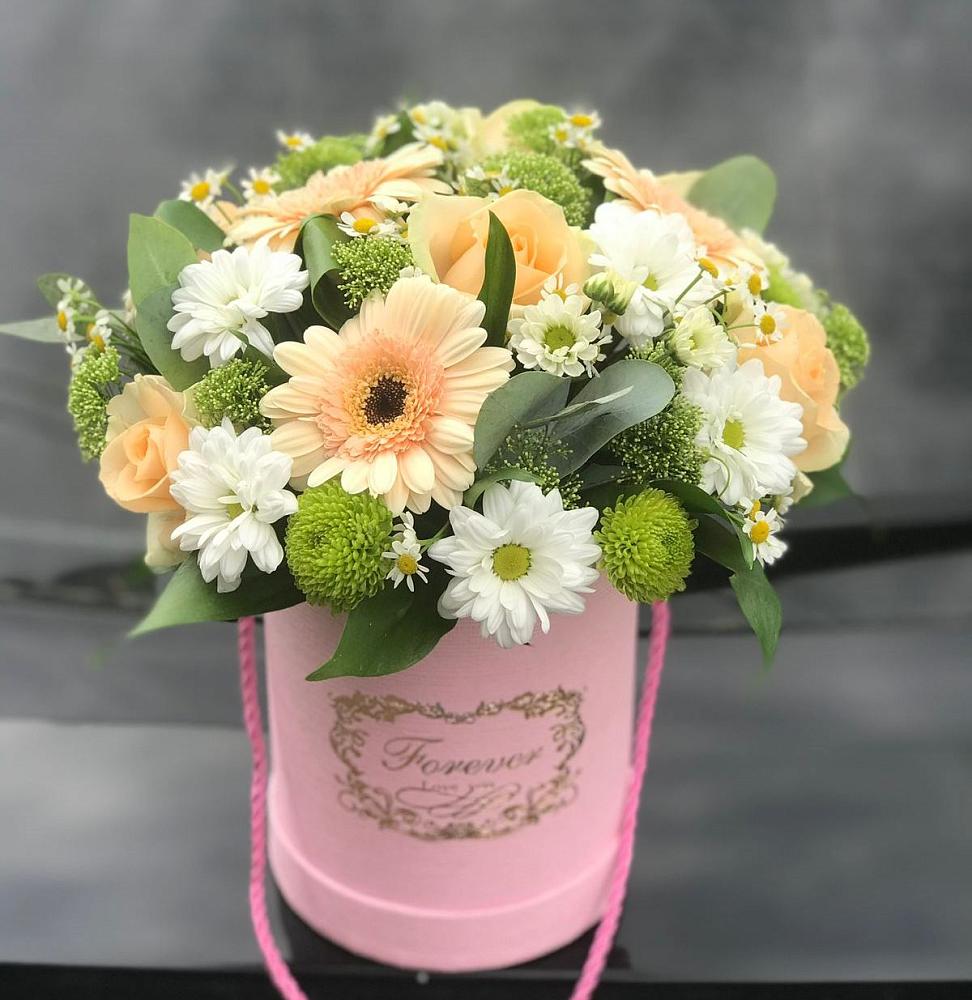 Цветочная композиция из Розы, Герберы и Хризантемы в шляпной коробке в Борозде