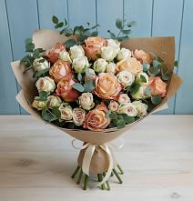 Букет цветов из:  Альстромерии и Розы в Борозде