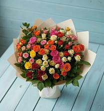 Букет Микс из разноцветных кустовых роз в Борозде