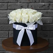 Цветочная композиция из Розы в шляпной коробке в Борозде